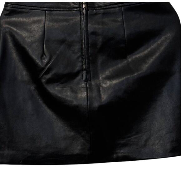 NWT [BLANK NYC ] Black Vegan Leather Mini Skirt - Picture 5 of 11